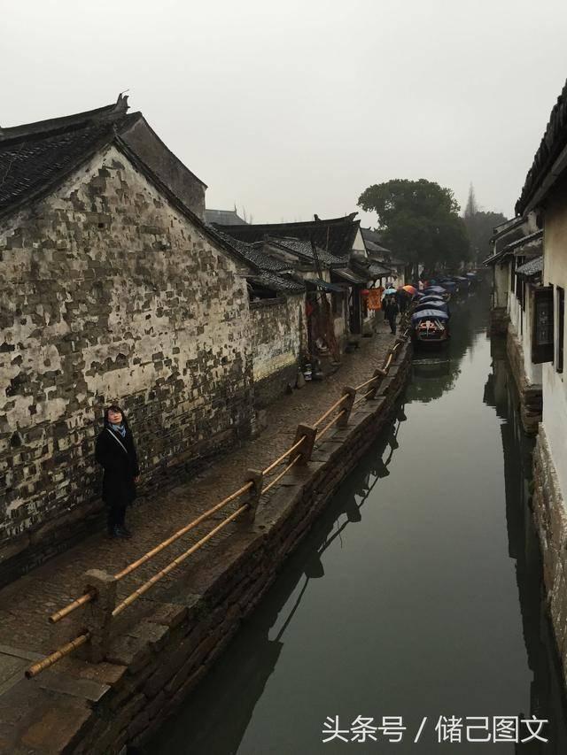 请问这个是哪部动漫里的人物？